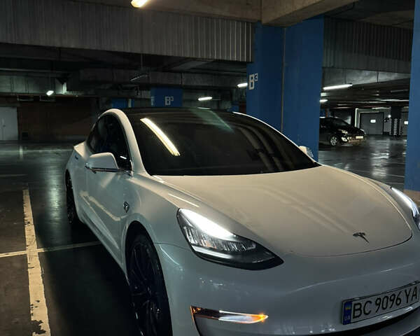 Белый Тесла Модель 3, объемом двигателя 0 л и пробегом 120 тыс. км за 19900 $, фото 1 на Automoto.ua