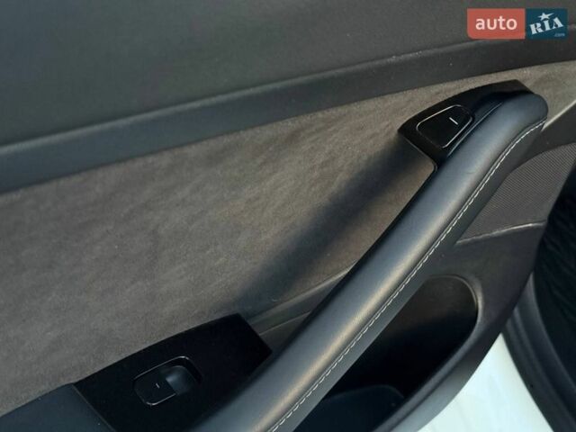 Белый Тесла Модель 3, объемом двигателя 0 л и пробегом 84 тыс. км за 15500 $, фото 34 на Automoto.ua