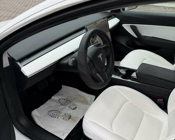Білий Тесла Модель 3, об'ємом двигуна 0 л та пробігом 107 тис. км за 13800 $, фото 9 на Automoto.ua