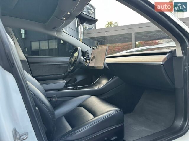 Белый Тесла Модель 3, объемом двигателя 0 л и пробегом 125 тыс. км за 17700 $, фото 35 на Automoto.ua