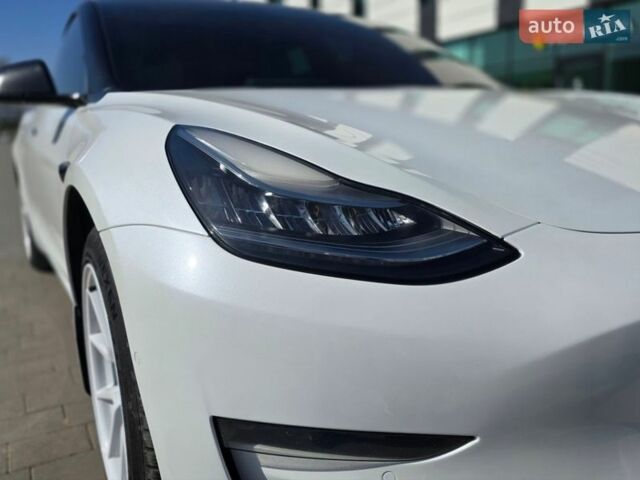 Белый Тесла Модель 3, объемом двигателя 0 л и пробегом 112 тыс. км за 16500 $, фото 4 на Automoto.ua