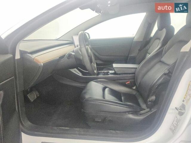 Белый Тесла Модель 3, объемом двигателя 0 л и пробегом 43 тыс. км за 5600 $, фото 7 на Automoto.ua