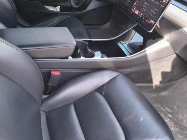 Білий Тесла Модель 3, об'ємом двигуна 0 л та пробігом 150 тис. км за 384 $, фото 11 на Automoto.ua