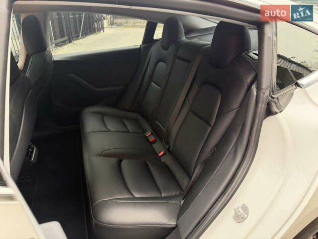 Білий Тесла Модель 3, об'ємом двигуна 0 л та пробігом 111 тис. км за 19900 $, фото 9 на Automoto.ua