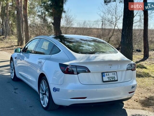 Белый Тесла Модель 3, объемом двигателя 0 л и пробегом 93 тыс. км за 13999 $, фото 3 на Automoto.ua