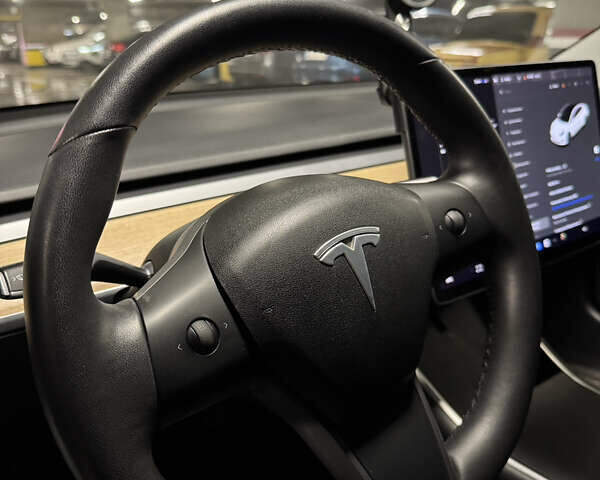 Білий Тесла Модель 3, об'ємом двигуна 0 л та пробігом 65 тис. км за 15300 $, фото 6 на Automoto.ua