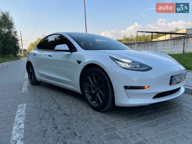 Білий Тесла Модель 3, об'ємом двигуна 0 л та пробігом 20 тис. км за 18200 $, фото 2 на Automoto.ua