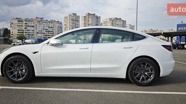 Білий Тесла Модель 3, об'ємом двигуна 0 л та пробігом 112 тис. км за 26800 $, фото 4 на Automoto.ua