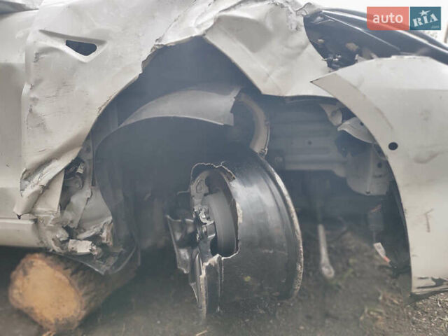 Белый Тесла Модель 3, объемом двигателя 0 л и пробегом 61 тыс. км за 9999 $, фото 14 на Automoto.ua