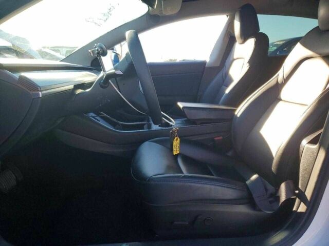 Белый Тесла Модель 3, объемом двигателя 0 л и пробегом 51 тыс. км за 4500 $, фото 6 на Automoto.ua