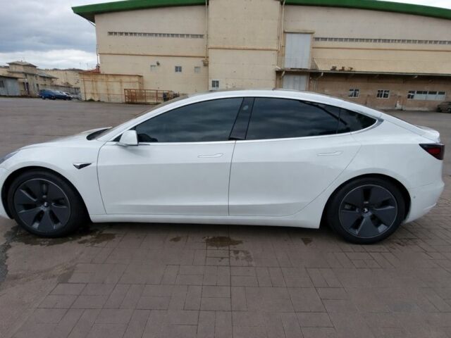 Белый Тесла Модель 3, объемом двигателя 0 л и пробегом 220 тыс. км за 14086 $, фото 4 на Automoto.ua