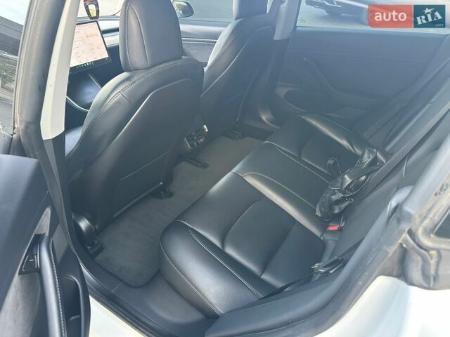 Белый Тесла Модель 3, объемом двигателя 0 л и пробегом 125 тыс. км за 17700 $, фото 32 на Automoto.ua