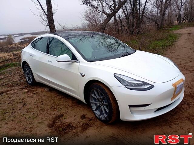 Белый Тесла Модель 3, объемом двигателя 75 л и пробегом 77 тыс. км за 16000 $, фото 2 на Automoto.ua