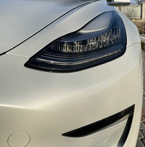 Білий Тесла Модель 3, об'ємом двигуна 0 л та пробігом 102 тис. км за 18500 $, фото 21 на Automoto.ua