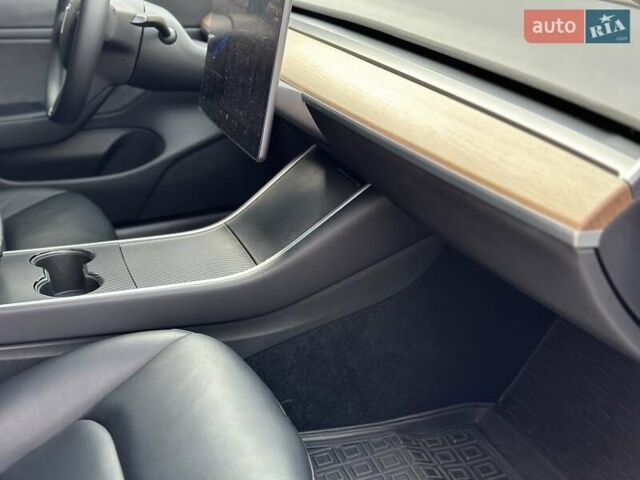 Білий Тесла Модель 3, об'ємом двигуна 0 л та пробігом 59 тис. км за 22500 $, фото 39 на Automoto.ua