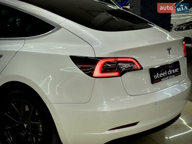 Белый Тесла Модель 3, объемом двигателя 0 л и пробегом 83 тыс. км за 15999 $, фото 18 на Automoto.ua