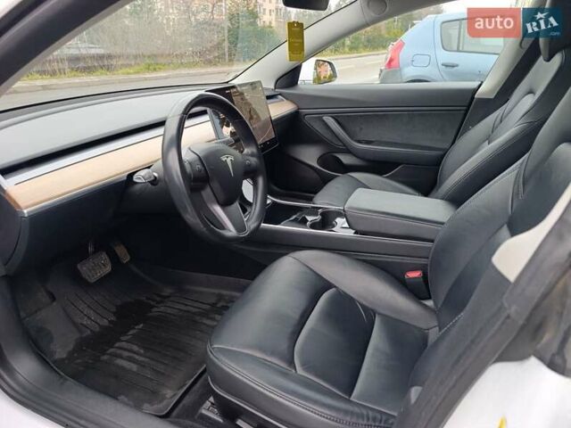 Білий Тесла Модель 3, об'ємом двигуна 0 л та пробігом 112 тис. км за 18500 $, фото 12 на Automoto.ua