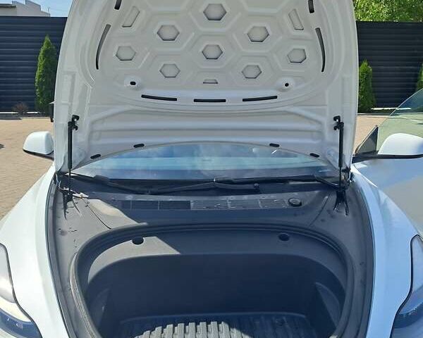 Белый Тесла Модель 3, объемом двигателя 0 л и пробегом 105 тыс. км за 20450 $, фото 27 на Automoto.ua