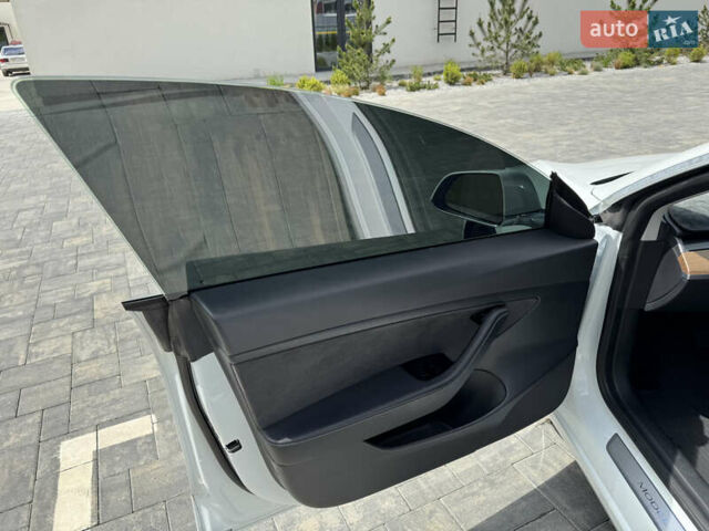 Білий Тесла Модель 3, об'ємом двигуна 0 л та пробігом 107 тис. км за 14900 $, фото 18 на Automoto.ua