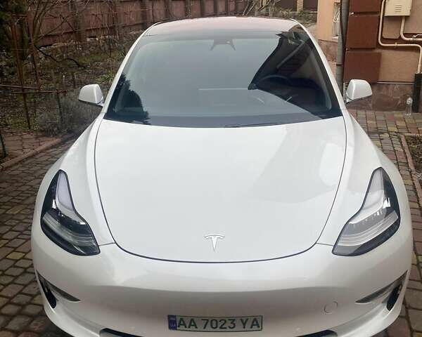Белый Тесла Модель 3, объемом двигателя 0 л и пробегом 60 тыс. км за 16999 $, фото 10 на Automoto.ua