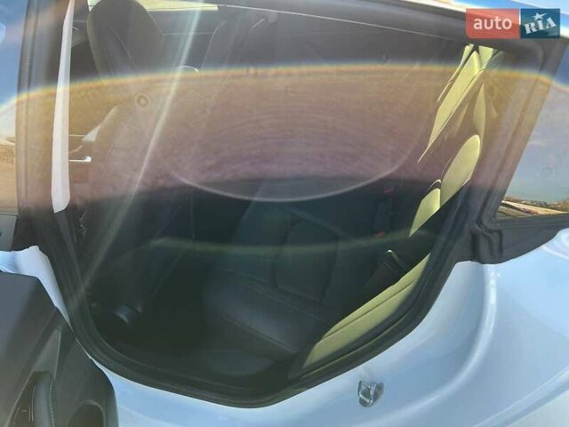 Белый Тесла Модель 3, объемом двигателя 0 л и пробегом 24 тыс. км за 19000 $, фото 13 на Automoto.ua