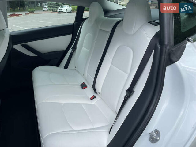 Белый Тесла Модель 3, объемом двигателя 0 л и пробегом 148 тыс. км за 17300 $, фото 7 на Automoto.ua
