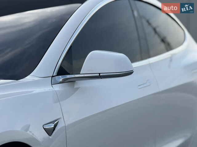 Белый Тесла Модель 3, объемом двигателя 0 л и пробегом 70 тыс. км за 15500 $, фото 18 на Automoto.ua