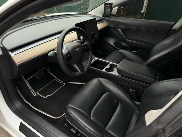 Белый Тесла Модель 3, объемом двигателя 0 л и пробегом 69 тыс. км за 17000 $, фото 6 на Automoto.ua