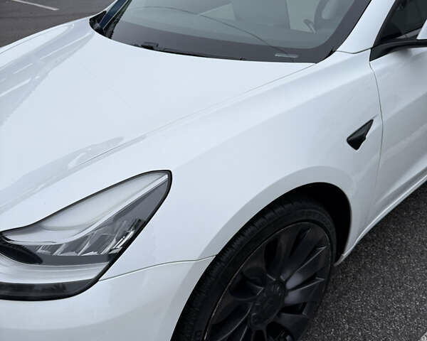 Білий Тесла Модель 3, об'ємом двигуна 0 л та пробігом 203 тис. км за 21500 $, фото 4 на Automoto.ua