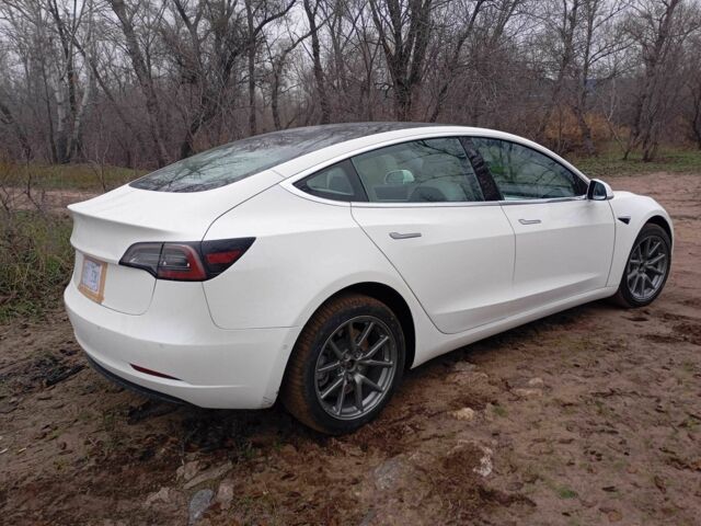 Белый Тесла Модель 3, объемом двигателя 0 л и пробегом 77 тыс. км за 16000 $, фото 5 на Automoto.ua