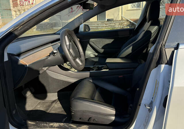 Білий Тесла Модель 3, об'ємом двигуна 0 л та пробігом 70 тис. км за 13900 $, фото 4 на Automoto.ua