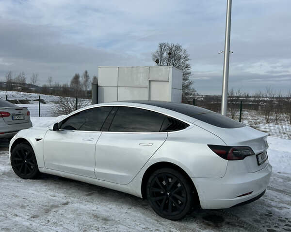 Білий Тесла Модель 3, об'ємом двигуна 0 л та пробігом 79 тис. км за 16200 $, фото 3 на Automoto.ua