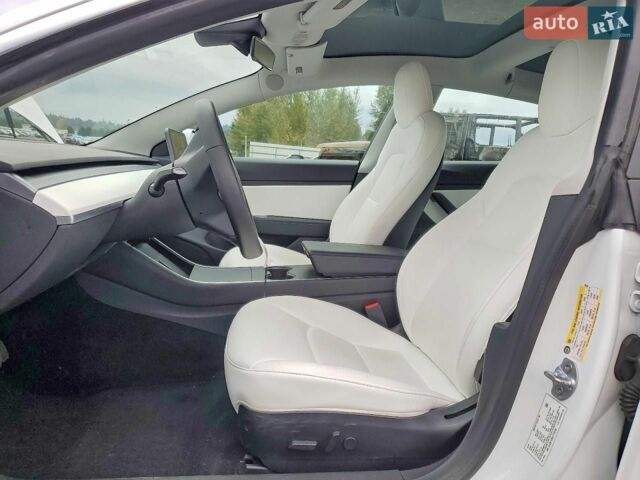Белый Тесла Модель 3, объемом двигателя 0 л и пробегом 72 тыс. км за 5500 $, фото 6 на Automoto.ua