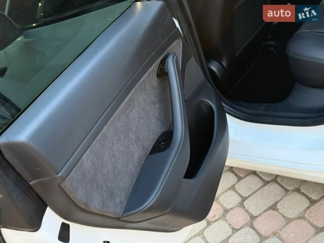 Білий Тесла Модель 3, об'ємом двигуна 0 л та пробігом 89 тис. км за 19900 $, фото 52 на Automoto.ua