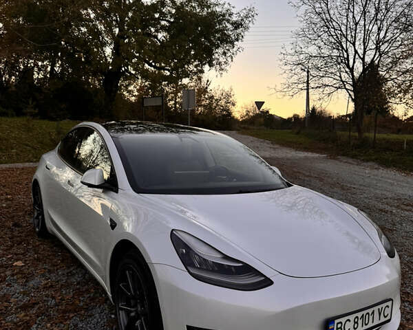 Тесла Модель 3 2020 в Львове на Automoto.ua Белый Тесла Модель 3, объемом двигателя 0 л и пробегом 125 тыс. км за 20800 $, фото 1 на Automoto.ua