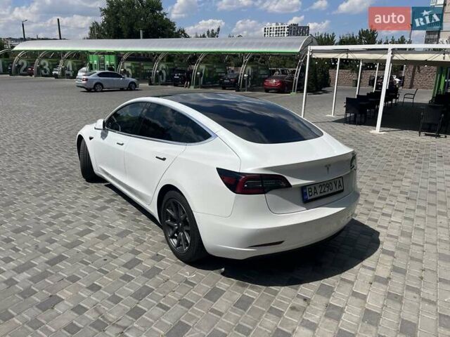 Белый Тесла Модель 3, объемом двигателя 0 л и пробегом 98 тыс. км за 18500 $, фото 19 на Automoto.ua