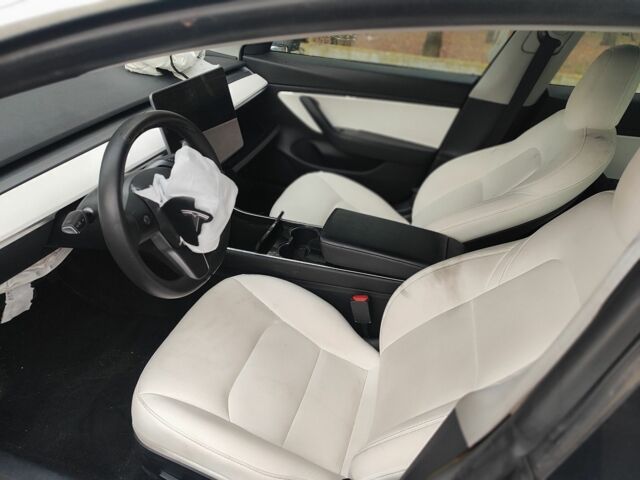 Белый Тесла Модель 3, объемом двигателя 0 л и пробегом 67 тыс. км за 9500 $, фото 21 на Automoto.ua