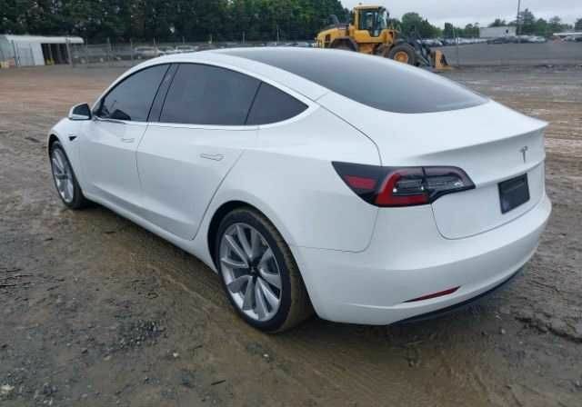 Білий Тесла Модель 3, об'ємом двигуна 0 л та пробігом 45 тис. км за 9900 $, фото 1 на Automoto.ua