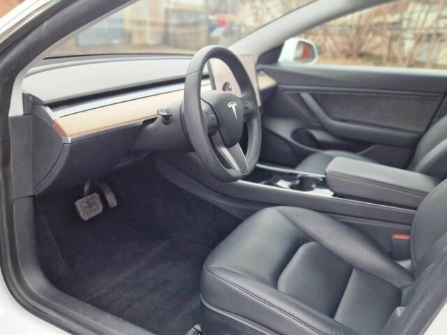 Білий Тесла Модель 3, об'ємом двигуна 0 л та пробігом 142 тис. км за 16900 $, фото 15 на Automoto.ua