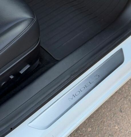 Белый Тесла Модель 3, объемом двигателя 0 л и пробегом 223 тыс. км за 12200 $, фото 17 на Automoto.ua