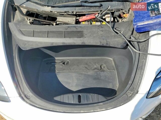 Белый Тесла Модель 3, объемом двигателя 0 л и пробегом 86 тыс. км за 4500 $, фото 10 на Automoto.ua