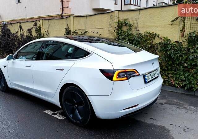 Білий Тесла Модель 3, об'ємом двигуна 0 л та пробігом 112 тис. км за 18500 $, фото 2 на Automoto.ua
