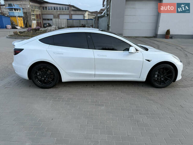 Білий Тесла Модель 3, об'ємом двигуна 0 л та пробігом 84 тис. км за 20500 $, фото 3 на Automoto.ua