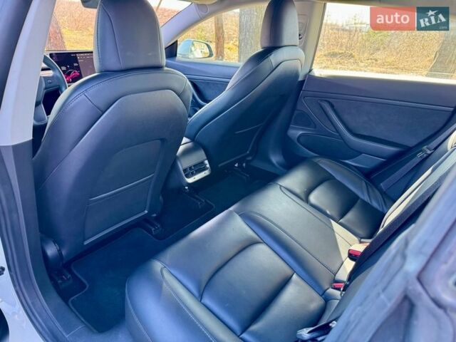 Белый Тесла Модель 3, объемом двигателя 0 л и пробегом 93 тыс. км за 13999 $, фото 25 на Automoto.ua