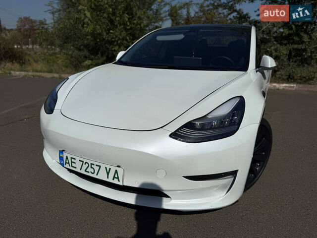 Білий Тесла Модель 3, об'ємом двигуна 0 л та пробігом 96 тис. км за 18800 $, фото 9 на Automoto.ua