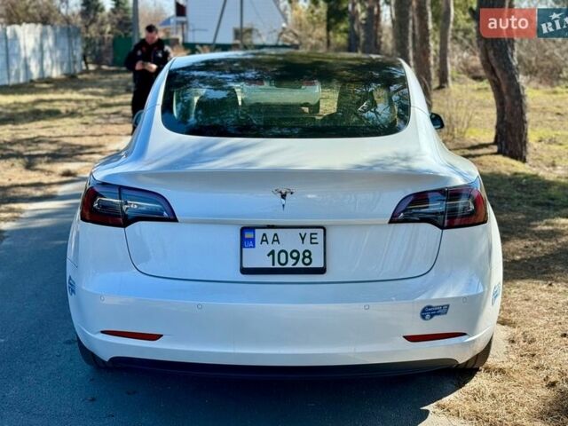 Белый Тесла Модель 3, объемом двигателя 0 л и пробегом 93 тыс. км за 13999 $, фото 4 на Automoto.ua