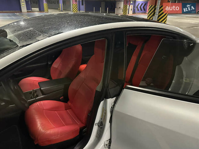 Білий Тесла Модель 3, об'ємом двигуна 0 л та пробігом 116 тис. км за 18500 $, фото 1 на Automoto.ua