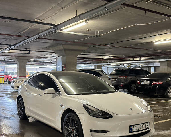 Білий Тесла Модель 3, об'ємом двигуна 0 л та пробігом 65 тис. км за 15300 $, фото 1 на Automoto.ua