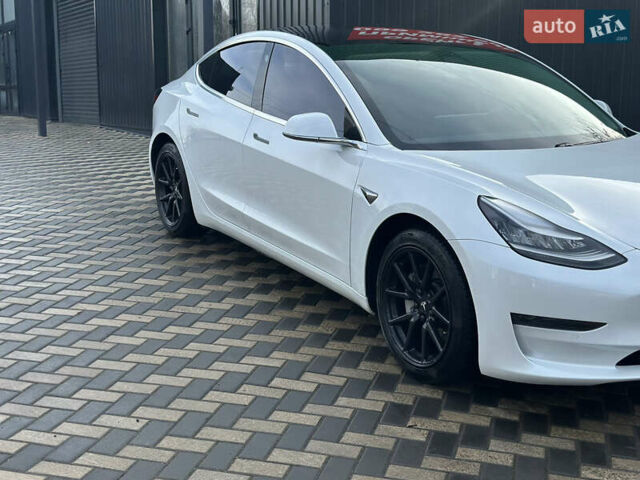 Белый Тесла Модель 3, объемом двигателя 0 л и пробегом 51 тыс. км за 17500 $, фото 1 на Automoto.ua