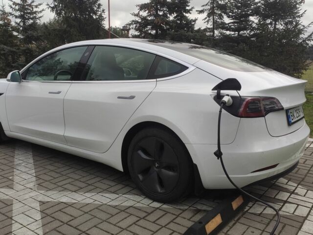 Белый Тесла Модель 3, объемом двигателя 0 л и пробегом 51 тыс. км за 16000 $, фото 1 на Automoto.ua